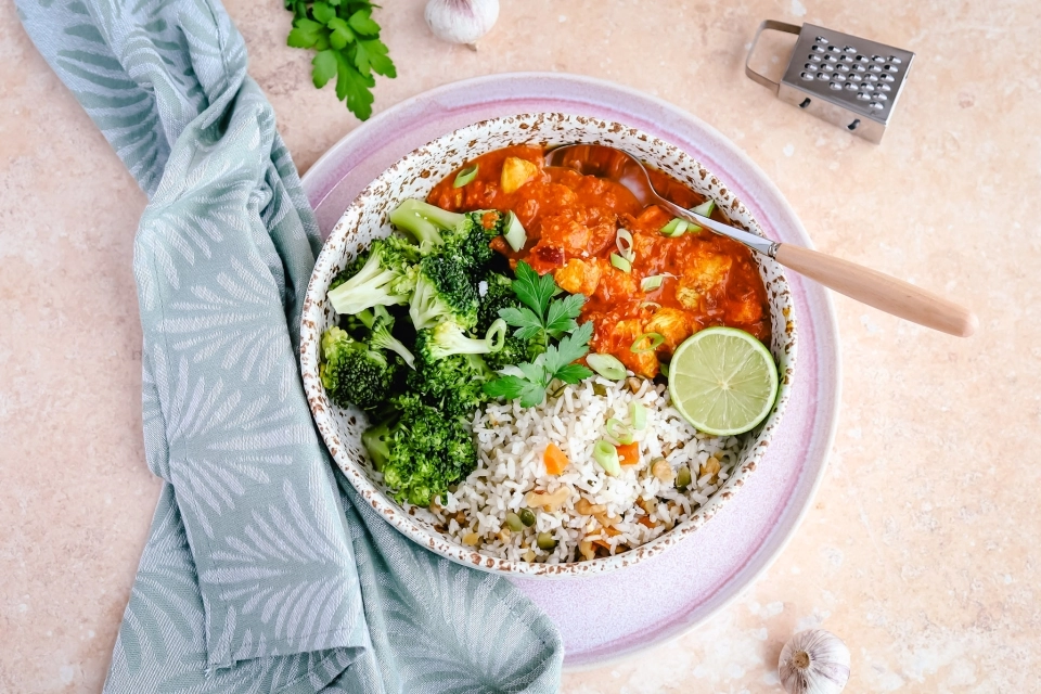 Chicken korma with nut rice