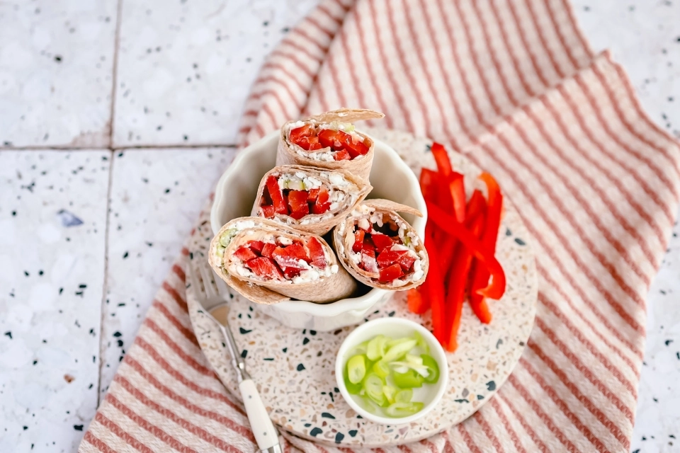 Cottage cheese & bell pepper wrap