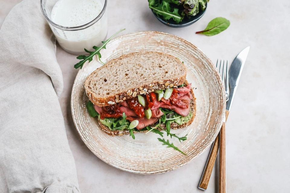 Roast beef & pesto sandwich