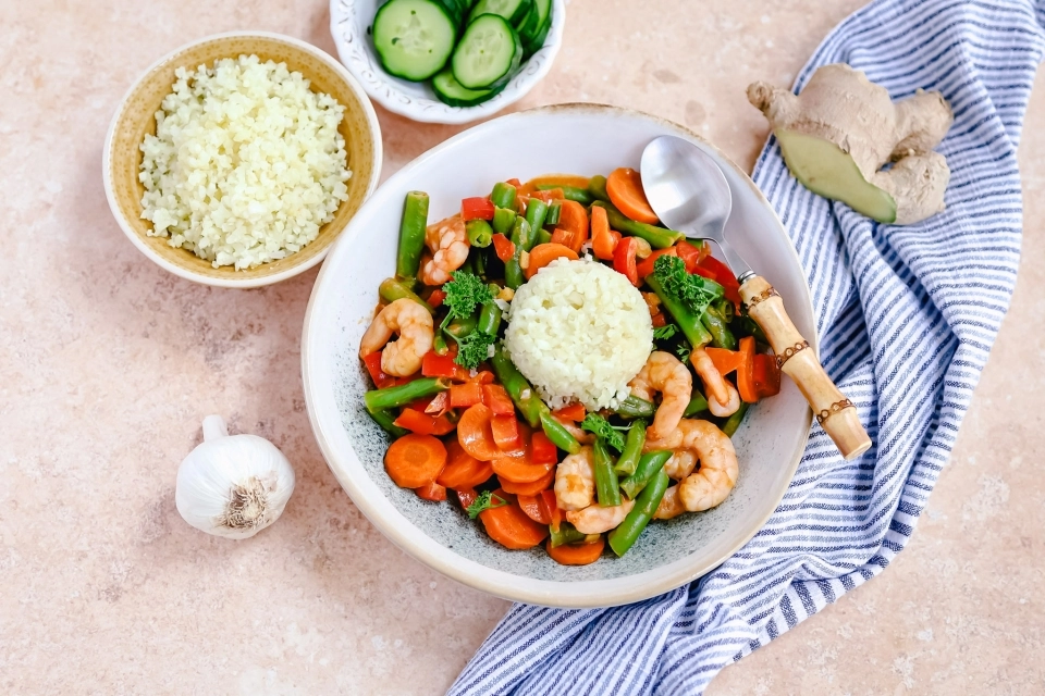 Shrimp red curry with green beans & rice