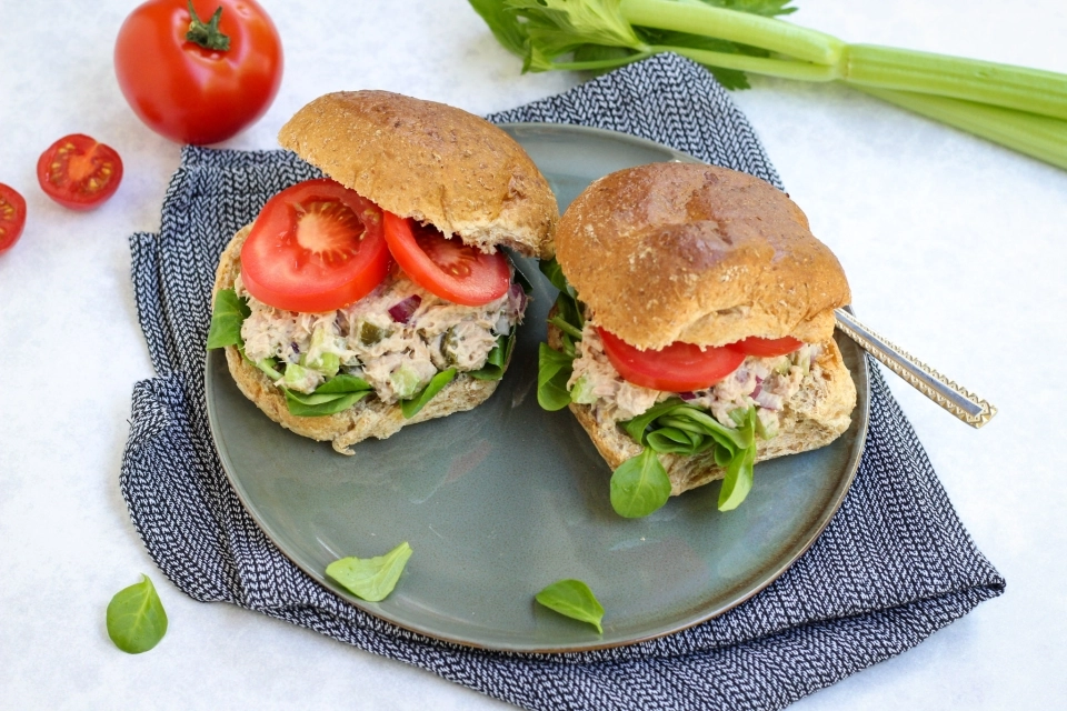 Tuna salad bun