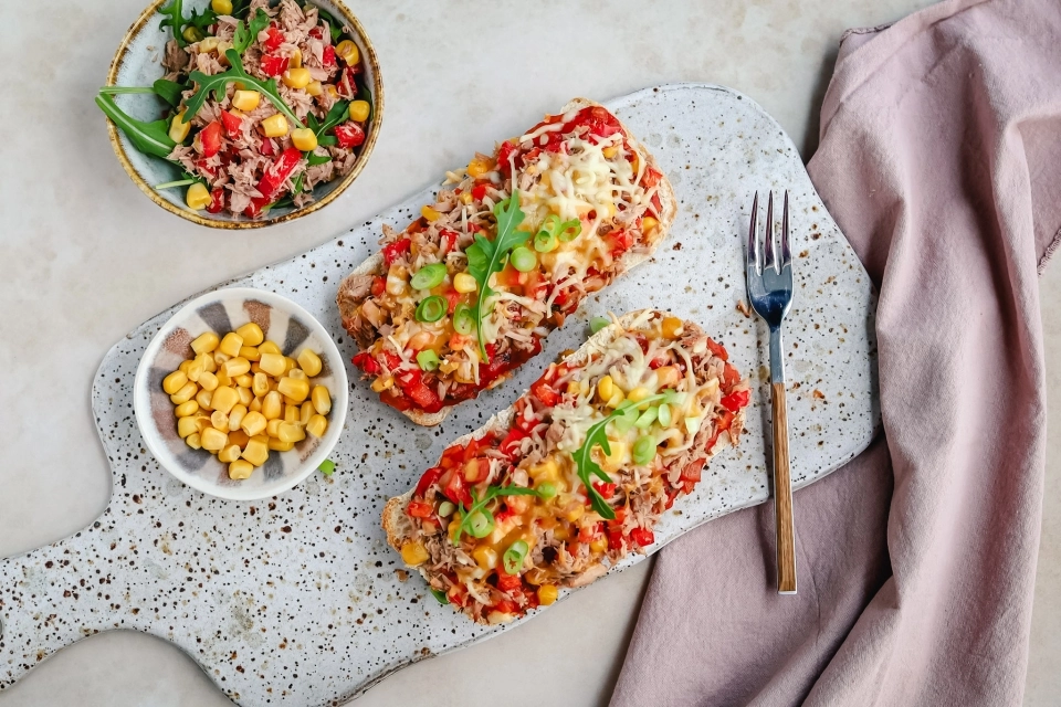 Ciabatta pizza with tuna & bell pepper