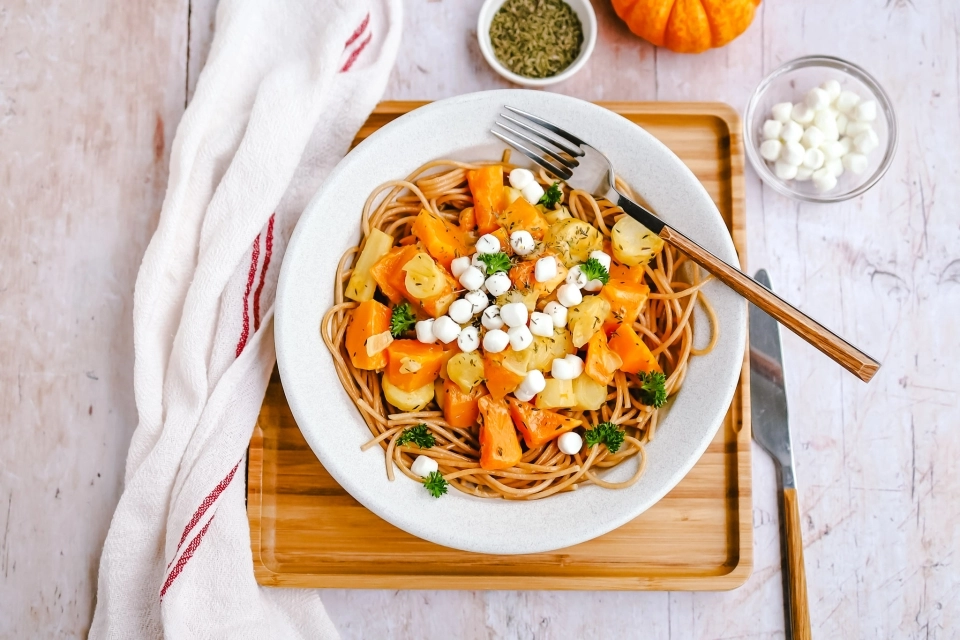 Spaghetti with pumpkin, parsnip & feta