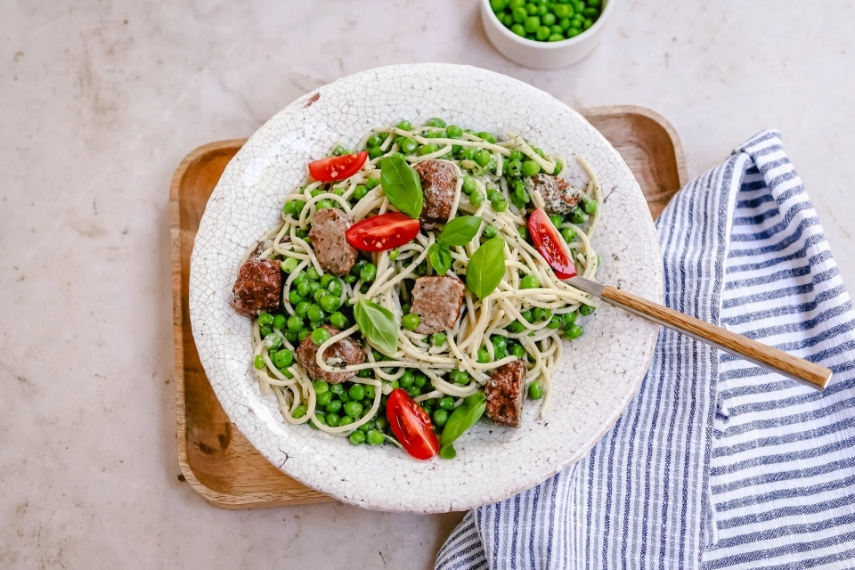 Vegetarian spaghetti with pesto 