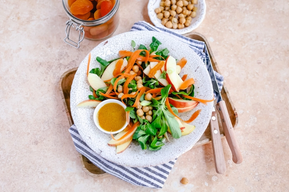 Carrot, apple & chickpea salad