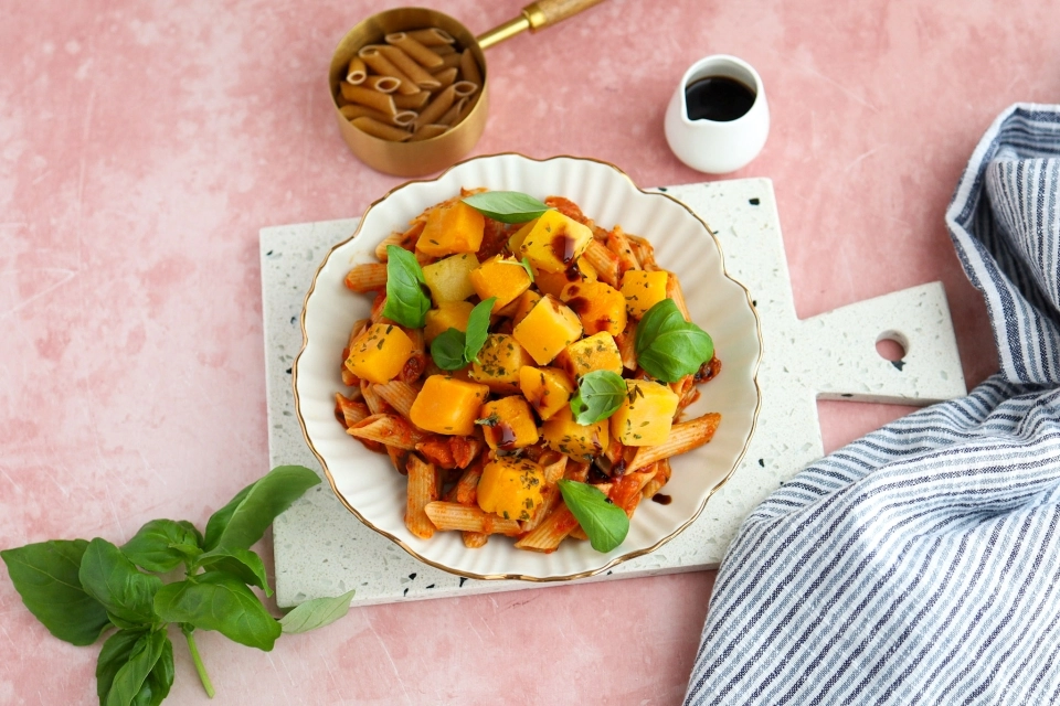 Pasta with roasted pepper sauce & pumpkin