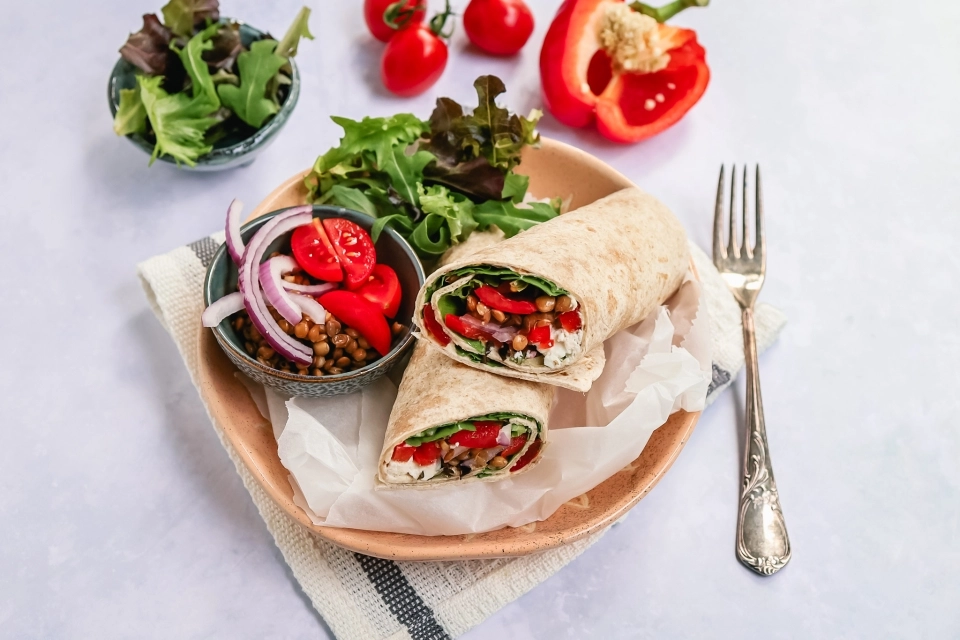 Wrap with hummus & lentils