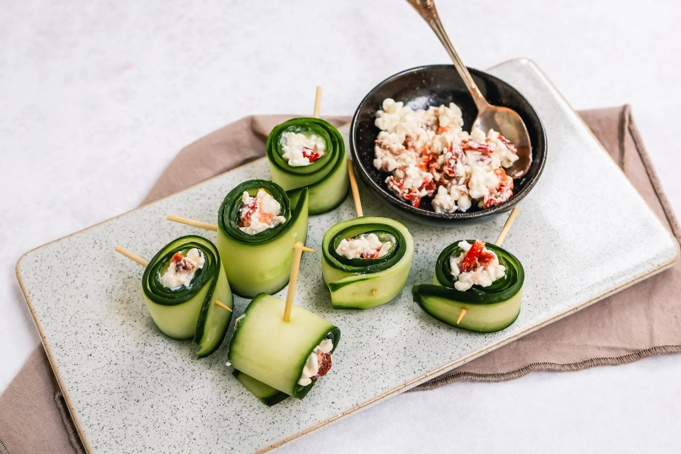 Cucumber roll-ups with sun-dried tomatoes