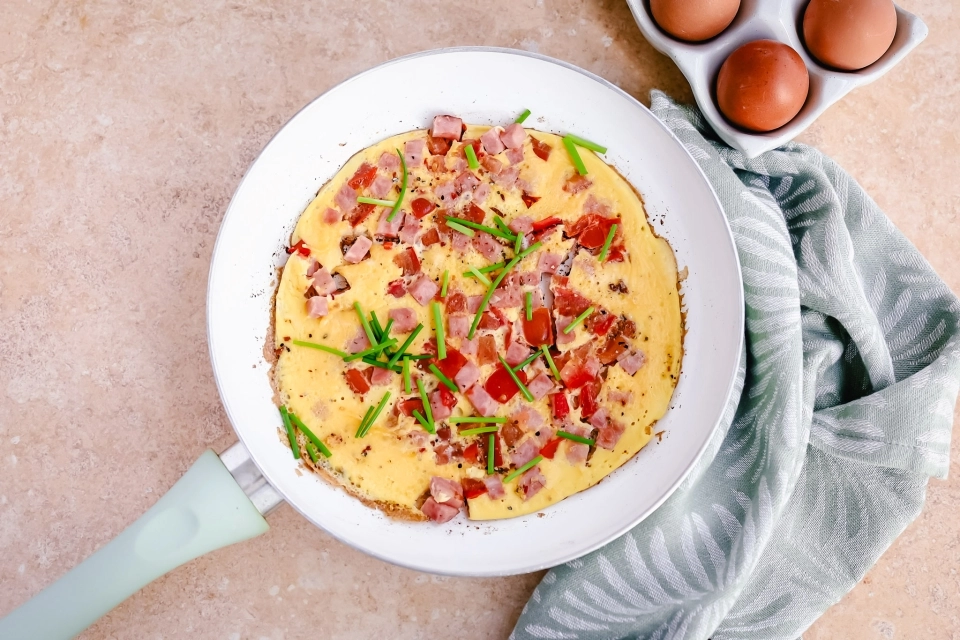 Omelet with ham 