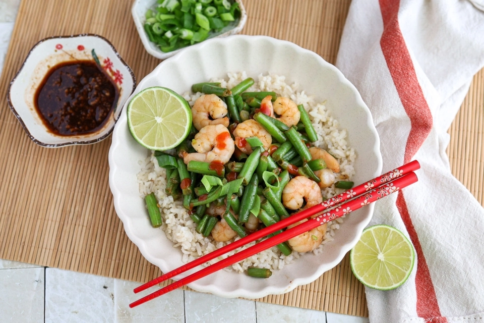 Spicy shrimp stir-fry with green beans & rice