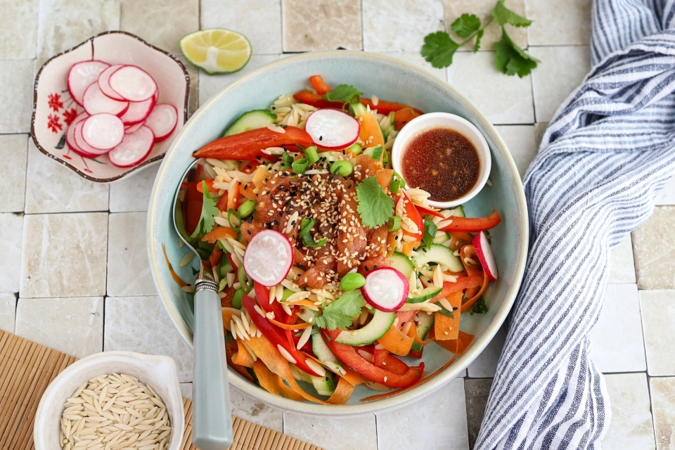 Spicy salmon salad with orzo