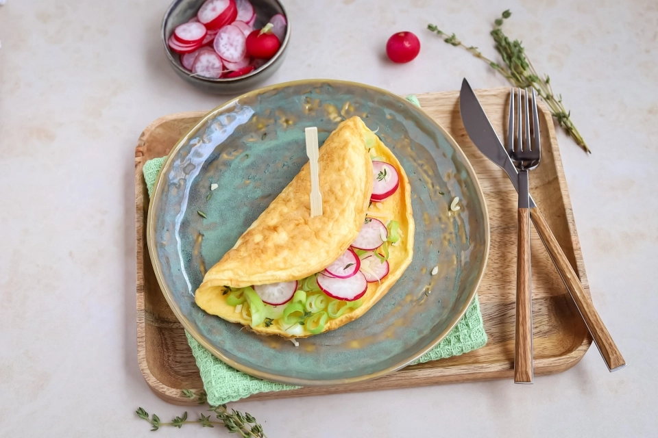 Omelet with radishes & scallion