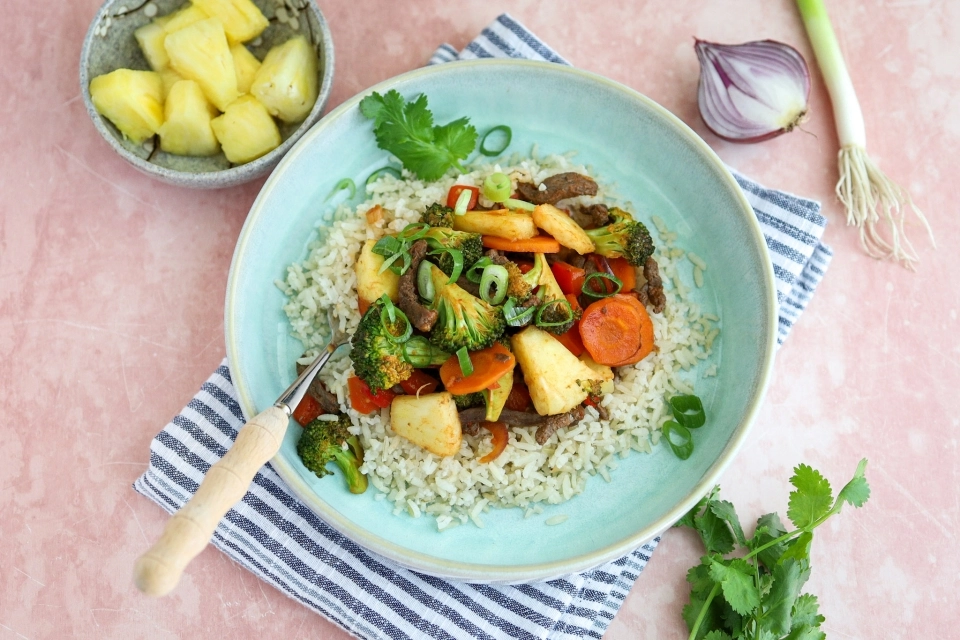 Sweet & sour beef strips with broccoli