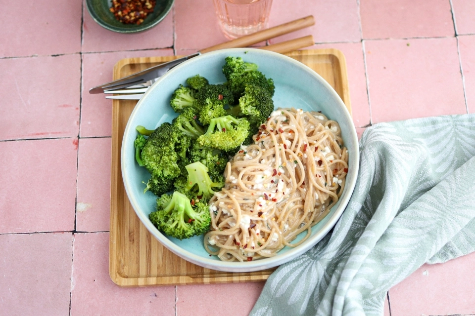 Spaghetti with cottage cheese & broccoli