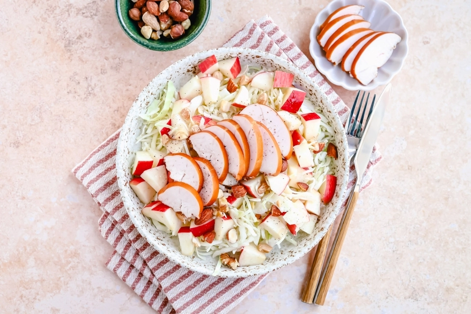 Quick cabbage salad with grilled chicken