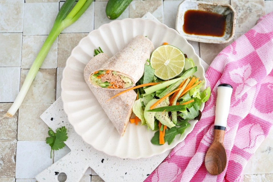 Spicy tuna salad & avocado wrap