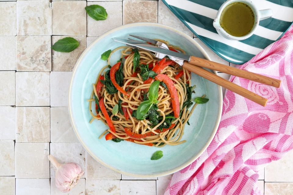Spinach & bell pepper spaghetti