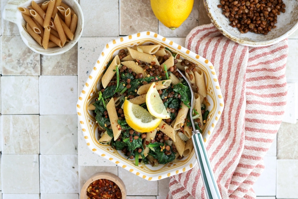 High-protein penne with spinach & lentils