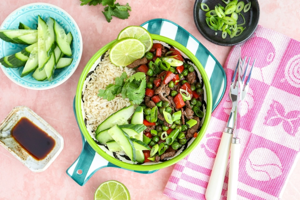 Beef stir-fry with bell pepper & peas