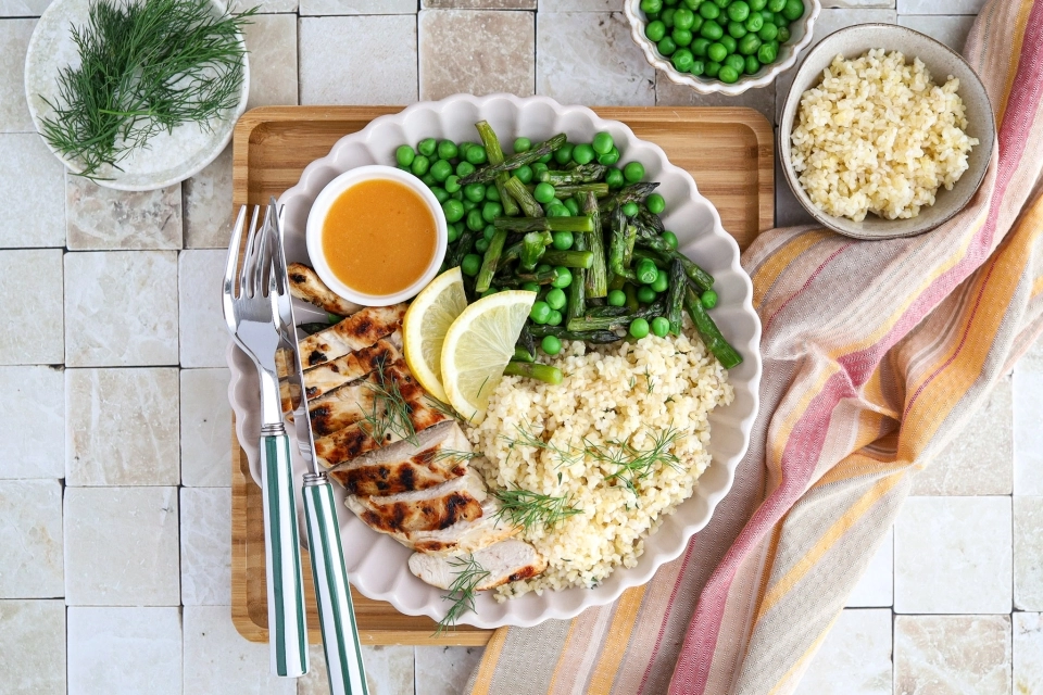 Grilled chicken with lemon bulgur & asparagus