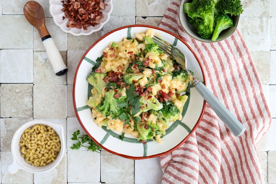 Spicy Bacon Broccoli Mac & Cheese