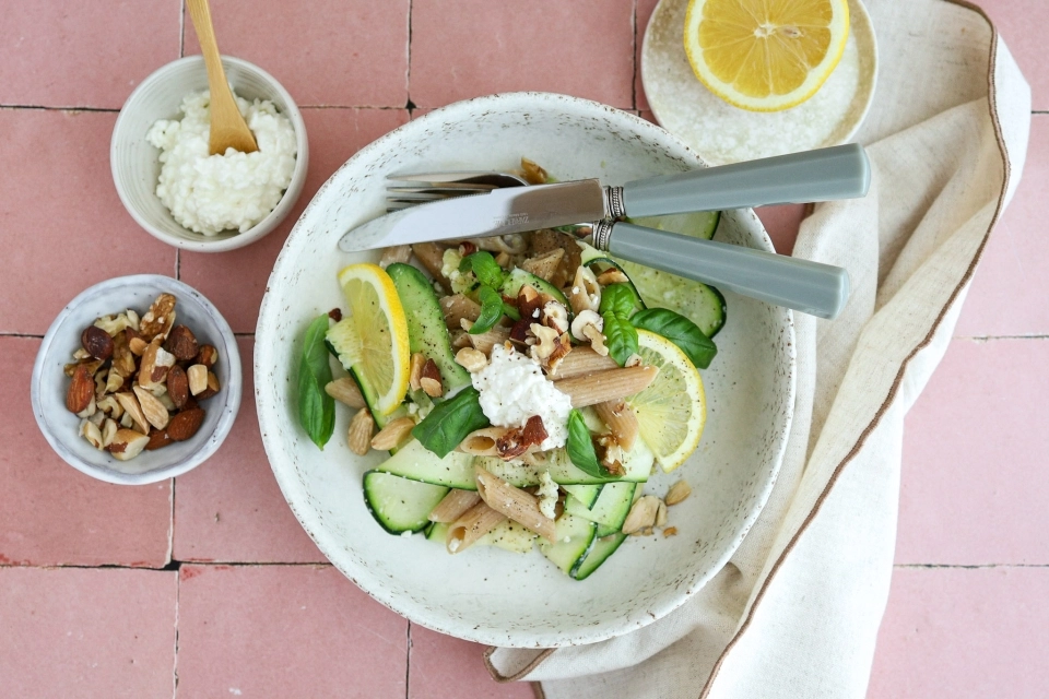 Zucchini penne with lemon, cottage cheese & nuts