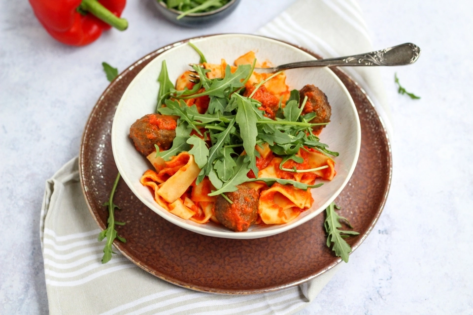 Fettuccine with meatballs & veggie-packed tomato sauce