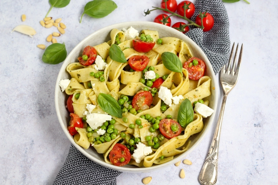 Pesto fettuccine with peas & cherry tomatoes